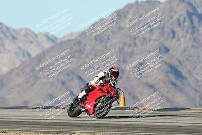 media/Dec-01-2025-Moto Forza (Mon) [[2daa91e15f]]/3-Beginner Group/Session 4 Turn 9/